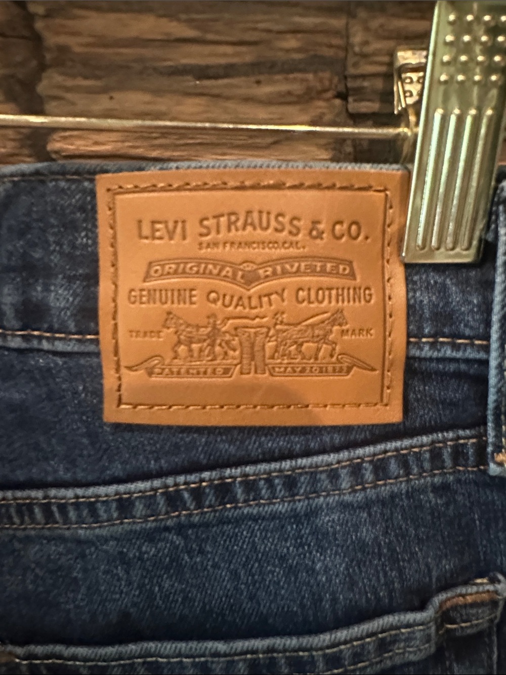 Levi’s Women’s High-Rise Wide Leg Jeans in Dark Blue - Picture 4 of 4